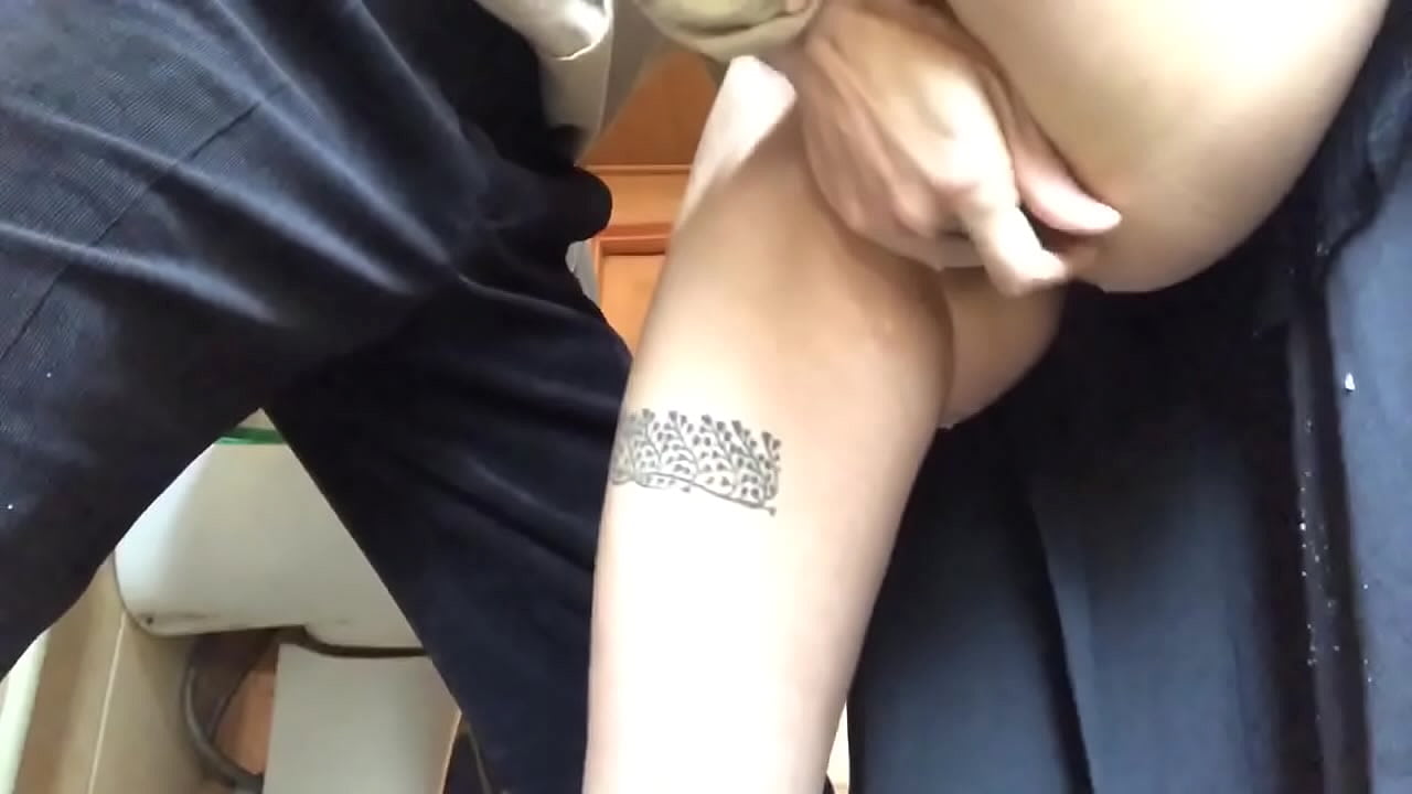 Špric u školskoj kupaonici, pravi pjenasti orgazam - moj učitelj je dao sve od sebe